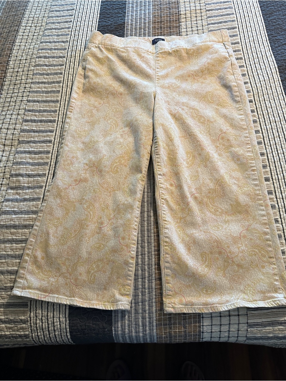 NYDJ Wide Leg Pants in Light Yellow Paisley